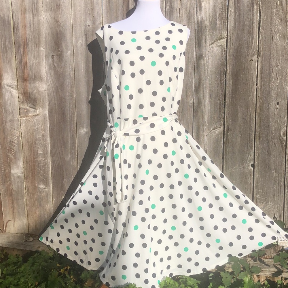 Jessica Howard Midi Sleeveless Flare Polka Dot Dress with belted waist! Size 20W